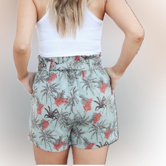Bishop + Young Serafina Shorts size large tropical print - Picture 2 of 3